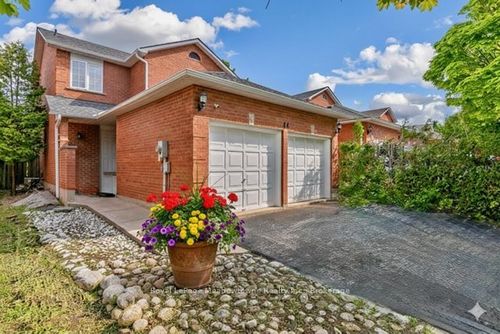 44 Corbett St, Cambridge, ON, N1T1V5 | Card Image