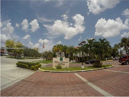 35-9421 Fontainebleau Blvd, Miami, FL, 33172-7507 | Card Image