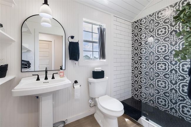 Guest Bathroom in Main Home | Image 17
