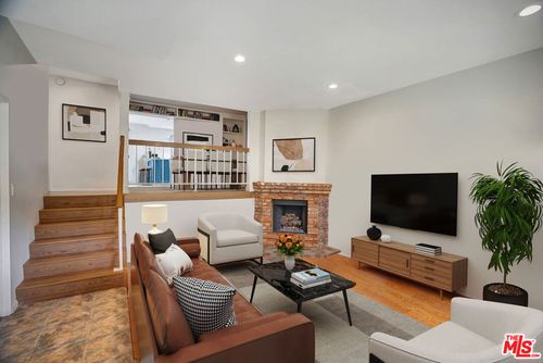 702-7100 Balboa Blvd, Van Nuys, CA, 91406 | Card Image