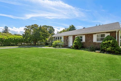 35 Bayberry Ln, Sag Harbor, NY, 11963-1212 | Card Image