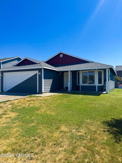 1524 Bountiful Ave, Sunnyside, WA, 98944-2518 | Card Image