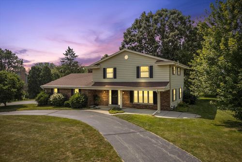 21375 Woodchuck Lane, Brookfield, WI, 53045 | Card Image