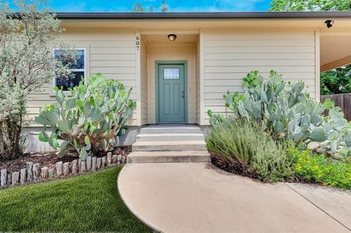 607 5th St, Marble Falls, TX, 78654-5810 | Card Image