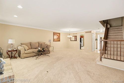 616 Tennyson, Rochester Hills, MI, 48307-4248 | Card Image