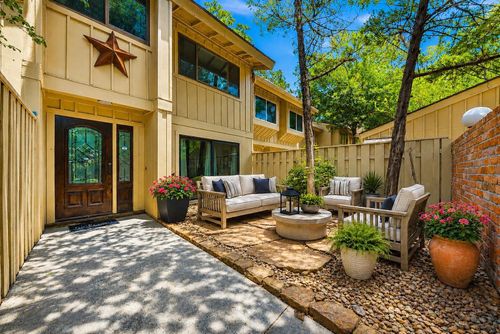 2209 W Settlers Way, The Woodlands, TX, 77380-1433 | Card Image