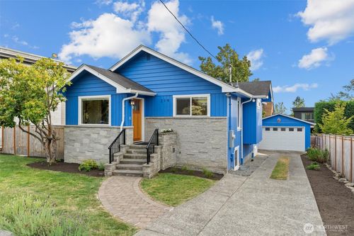 219 5th Ave W, Kirkland, WA, 98033-5325 | Card Image