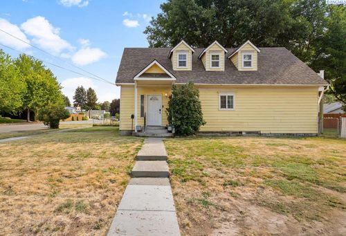 402 E Dayton Ave, Dayton, WA, 99328-1124 | Card Image