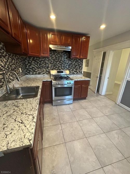 182 Seymour Ave, Newark, NJ, 07108-3708 | Card Image