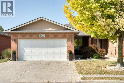 1727 Luxury Ave, Windsor, ON, N8P1T2 | Card Image
