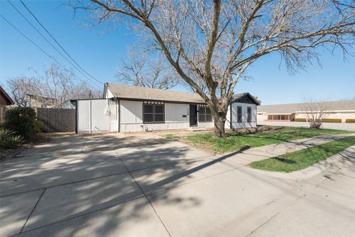 129 Western Ave, Saginaw, TX, 76179-1346 | Card Image