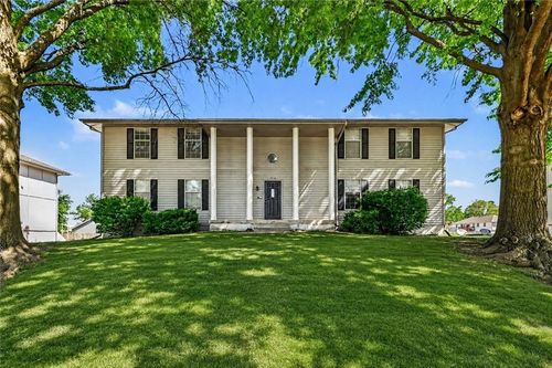 1310 Nw Valley Woods Ct, Grain Valley, MO, 64029-9766 | Card Image