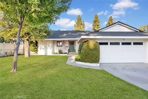 9054 Darby Ave, Northridge, CA, 91325-3707 | Card Image