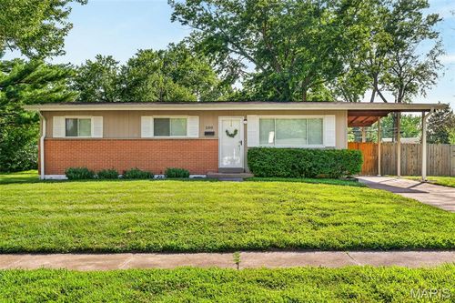 200 Falcon Dr, Florissant, MO, 63031-2104 | Card Image