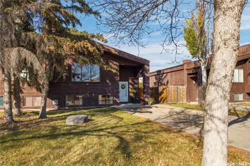 423 Russell Road, Saskatoon, SK, S7K7A8 | Card Image