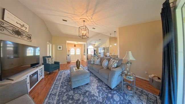 Living Room | Image 9