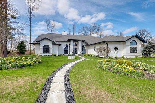 402 Wild Oak Drive, Manitowoc, WI, 54220 | Card Image
