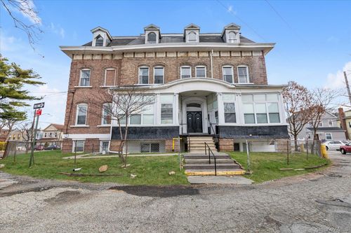 11 13th Ave, College Point, NY, 11356 | Card Image