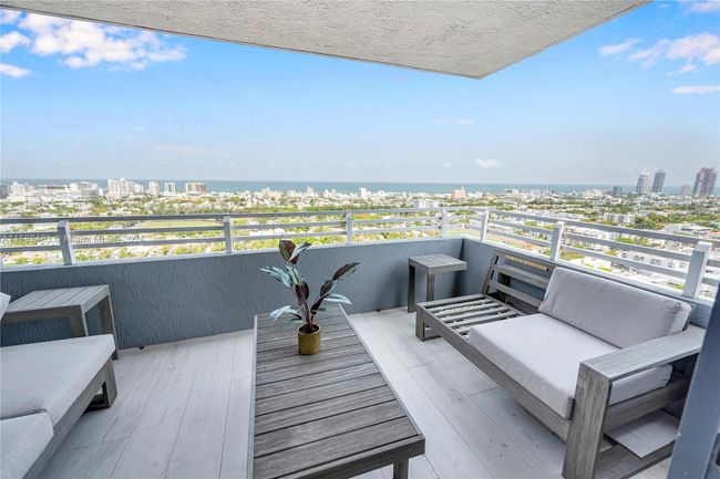 2714 - 1330 West Ave, Condo with 2 bedrooms, 2 bathrooms and null parking in Miami Beach FL | Image 6