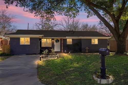 416 Simmons Dr, Hurst, TX, 76053-6533 | Card Image