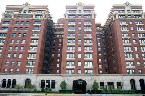 111-5300 Shore Dr, Chicago, IL, 60615-5727 | Card Image