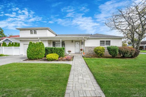 138 Claudy Ln, New Hyde Park, NY, 11040-1635 | Card Image