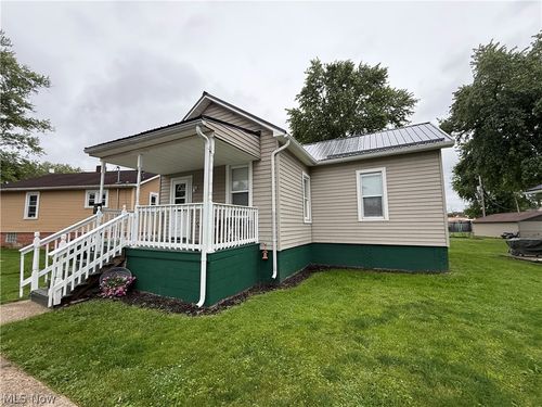 208 W 1st St, Uhrichsville, OH, 44683-2140 | Card Image
