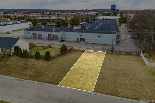 558 Boyd St, Pontiac, MI, 48342-1982 | Card Image