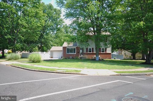 735 Claire Rd, WARMINSTER, PA, 18974-4332 | Card Image