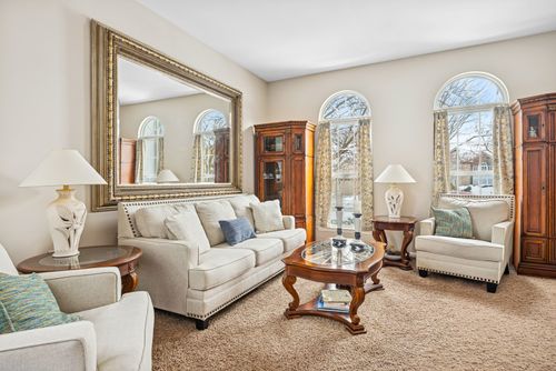 1950 Broadsmore Dr, Algonquin, IL, 60102-6614 | Card Image