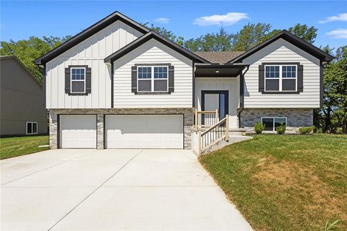 1320 N Holland Dr, Independence, MO, 64056-3116 | Card Image