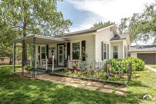 922 Frazier St, Valley Falls, KS, 66088-1153 | Card Image