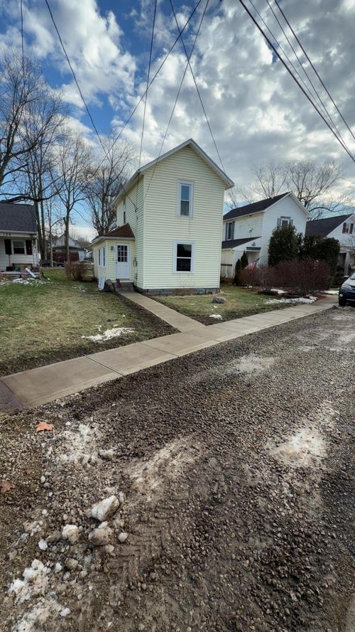 132 S Washington St, Utica, OH, 43080-7714 | Card Image