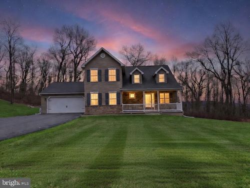 402 Mountainside Rd, TEMPLE, PA, 19560-1330 | Card Image