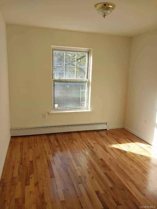 apt-3-351 Jackson St, Hempstead, NY, 11550-3347 | Card Image