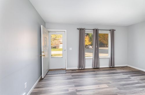 105 Washington St, Clio, MI, 48420-1105 | Card Image