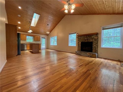 218 Jeannette Gln, West Jefferson, NC, 28694-8706 | Card Image