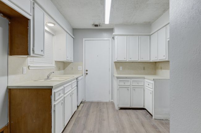1311 80 Th St, Home with 6 bedrooms, 4 bathrooms and null parking in Lubbock TX | Image 4