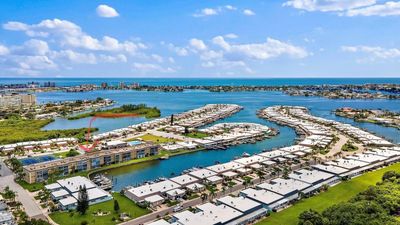 213 - 1 Boca Ciega Point Boulevard, Condo with 2 bedrooms, 2 bathrooms and null parking in St Petersburg FL | Image 1