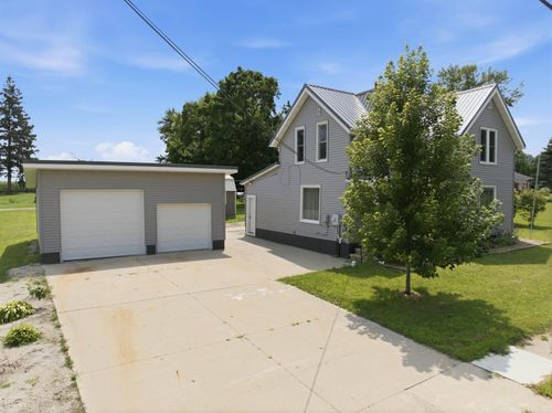 613 Wapsie St, Sumner, IA, 50674-1348 | Card Image