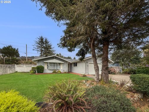 1330 Crissey Cir, Brookings, OR, 97415-9742 | Card Image