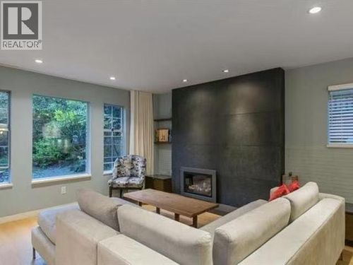 main-4533 W 16th Ave, Vancouver, BC, V6R3E8 | Card Image