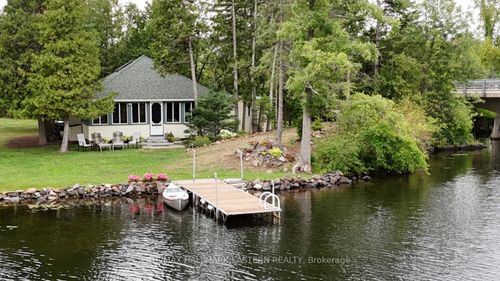 {{alt}} | Card Image