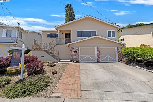 16651 Selby Dr, Castro Valley, CA, 94578-1235 | Card Image