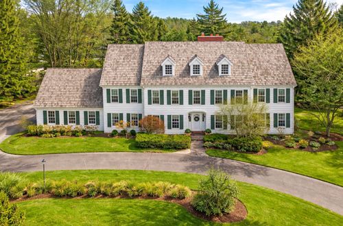 10022 N Miller Ct, Mequon, WI, 53092-6180 | Card Image