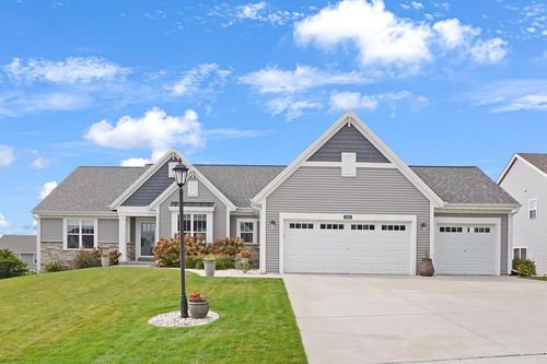 3637 Olde Howell Road, Waukesha, WI, 53188 | Card Image