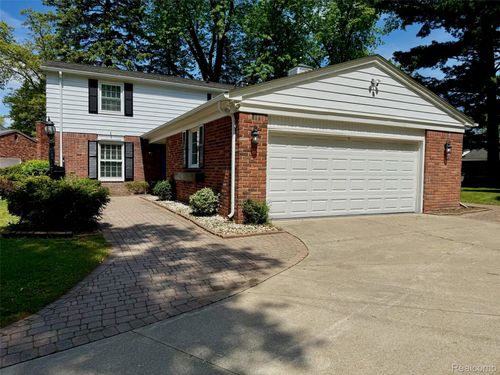 38552 Macintosh Ct, Clinton Township, MI, 48036-1854 | Card Image