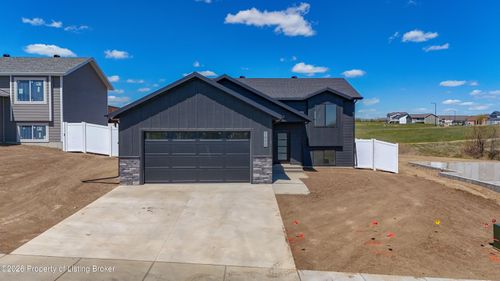 1680 Marilyn Way, Dickinson, ND, 58601-6766 | Card Image