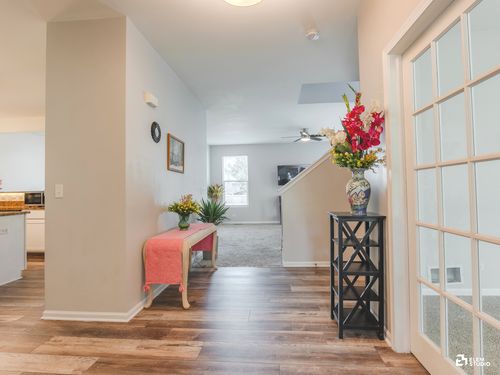 424 Grape Vine Trl, Oswego, IL, 60543-6037 | Card Image