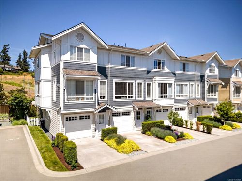 18-370 Latoria Blvd, Victoria, BC, V9C0N9 | Card Image